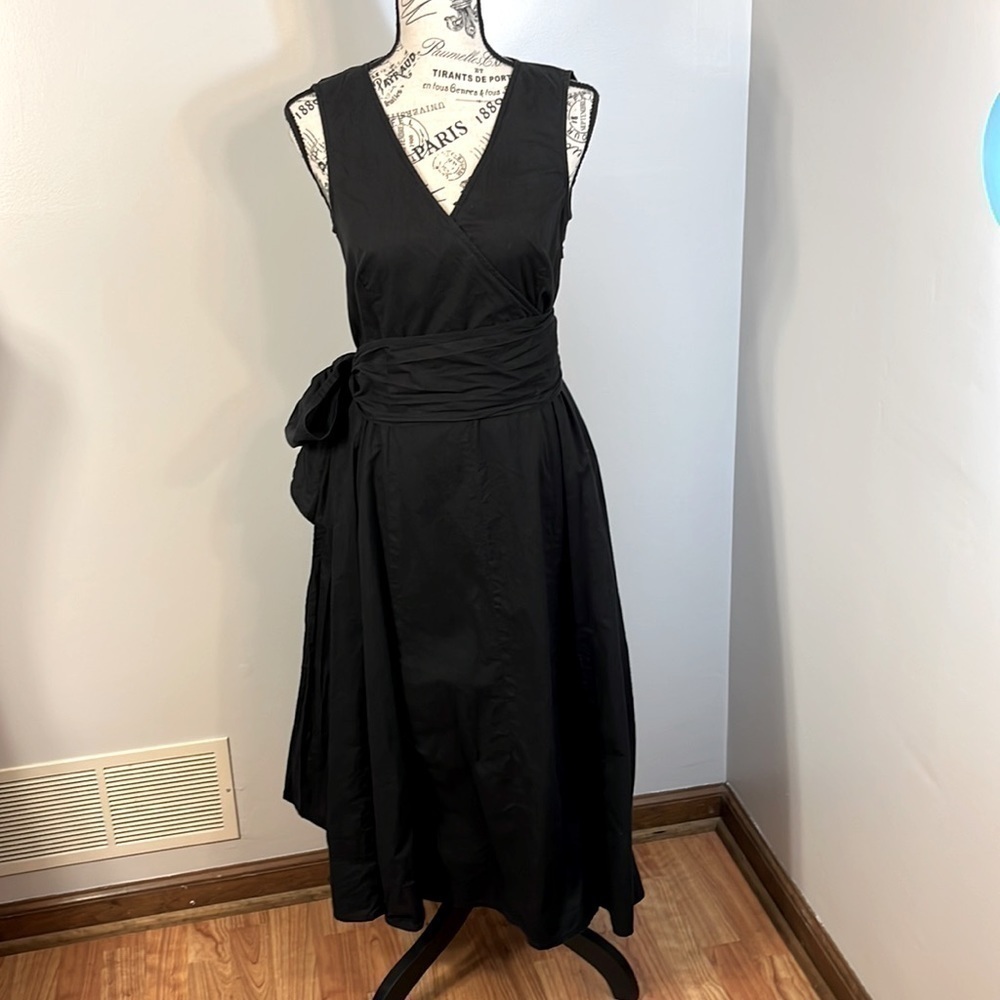 The J. PETERMAN COMPANY BLACK COTTON V NECK DRESS. SIZE 4